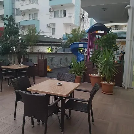 מלון Grand Atilla 4*