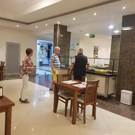 מלון Grand Atilla 4*