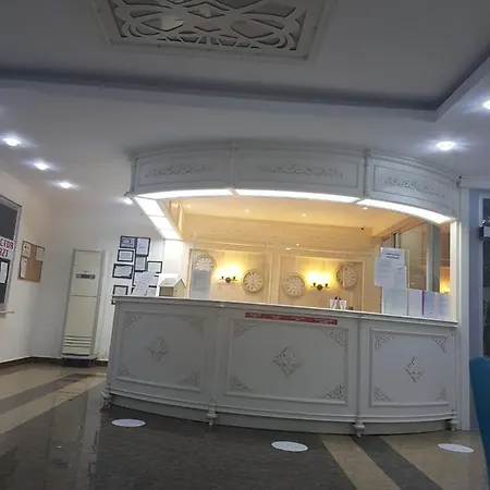阿提拉大酒店 4* 阿拉尼亚